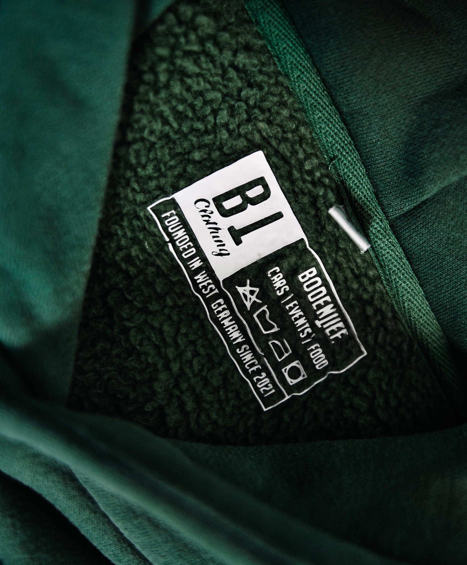 bodentief. -CAR CLUB HOODIE green-